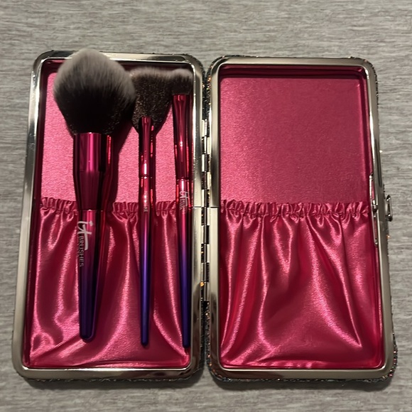 IT COSMETICS Rockstar Brushes Set Powder Highlight Shadow + Glitter Clutch NWOT - Picture 3 of 6